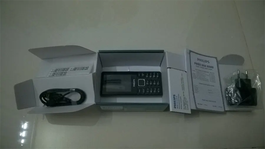 Khách hàng review Điện thoại Philips E170 1